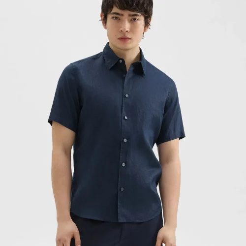 Men’s Irving Short-Sleeve Shirt in Baltic Linen with point collar and button-front closure. Casual and stylish men's wear.